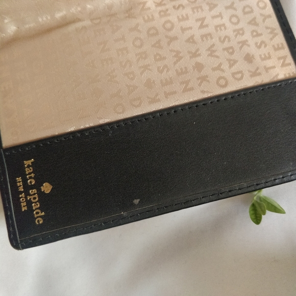 Kate Spade | Floral Passport Holder - Picture 14 of 14